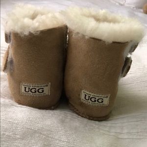 Baby Ugg slippers, 6-12 months.